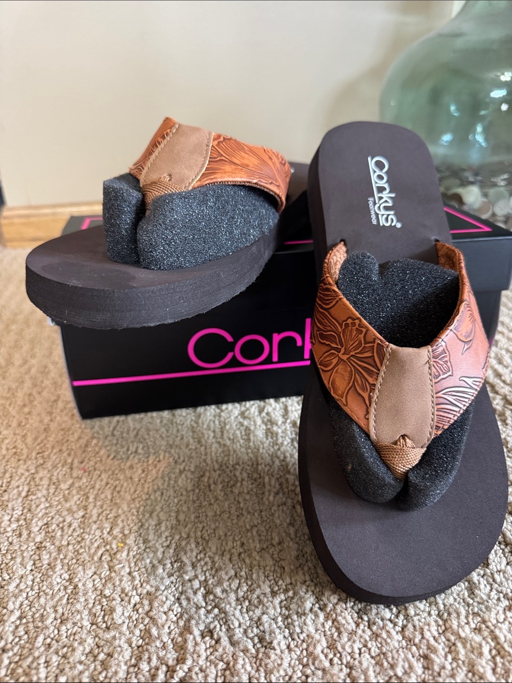 NWT-Corkys Summer Flower Embossed Flip flop Sz 10